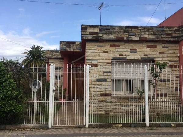 Venta de Casa 4 AMBIENTES en Marcos Paz