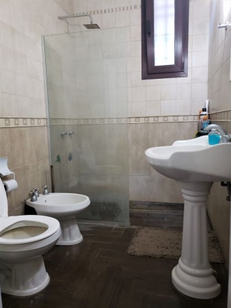 Venta de Casa 4 AMBIENTES en Villa Udaondo, Ituzaingo