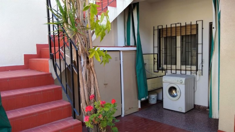 Venta de Chalet 5 AMBIENTES Con Cochera en Castelar Sur