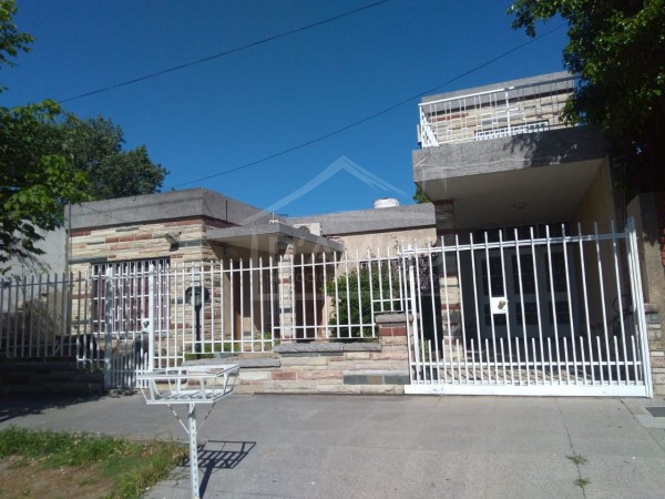 Venta de Casa 6 AMBIENTES en Castelar Norte