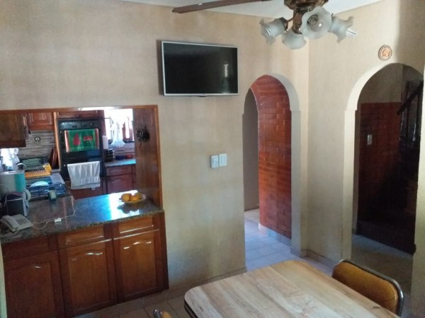 Venta De Chalet 4 Ambientes en Zona Residencial, Castelar Norte