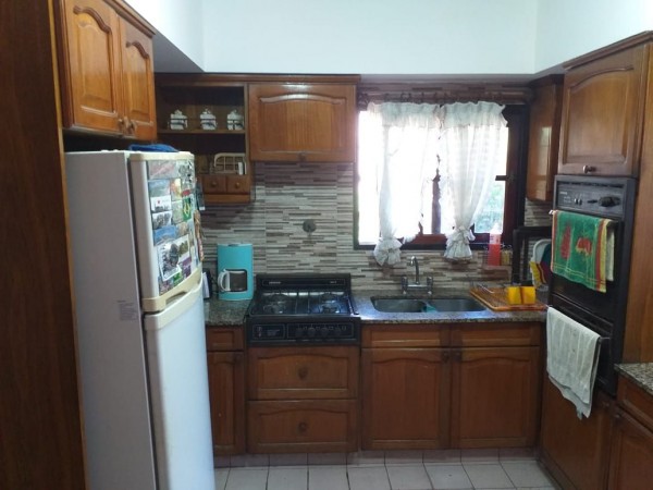 Venta De Chalet 4 Ambientes en Zona Residencial, Castelar Norte