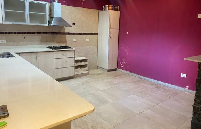 Venta de Casa 6 AMBIENTES en Castelar Norte