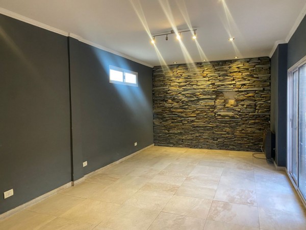 Venta de Casa 6 AMBIENTES en Castelar Norte