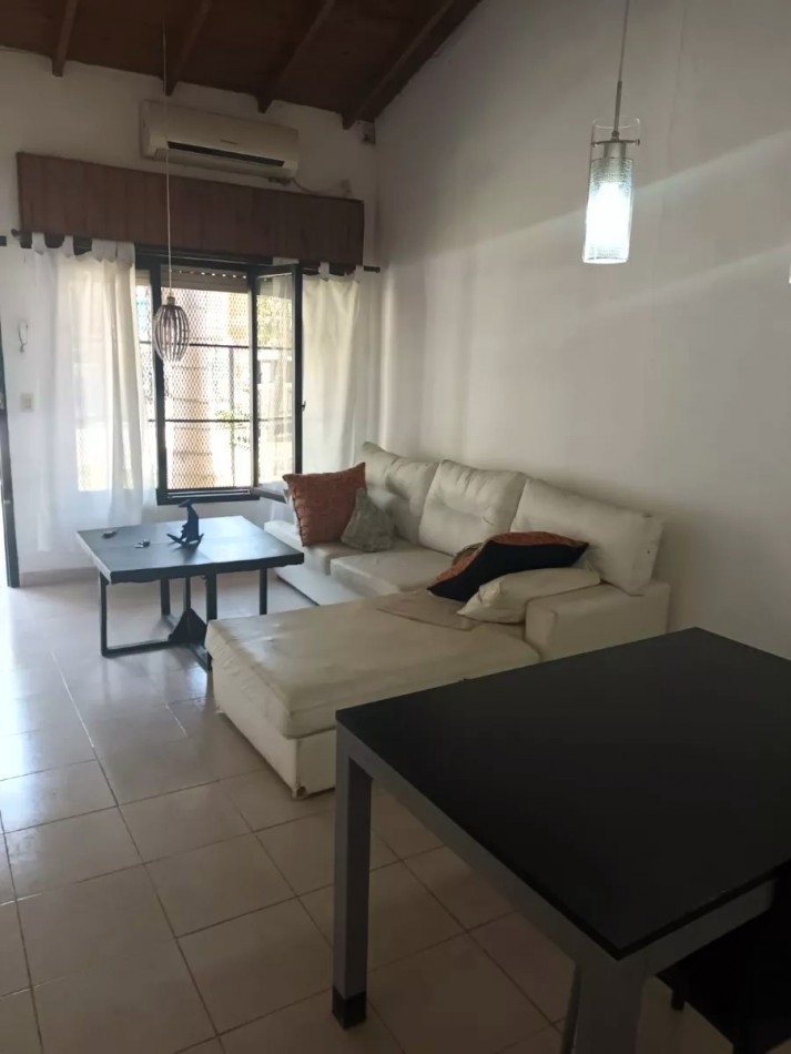 Casa 3 Ambientes En Castelar Norte