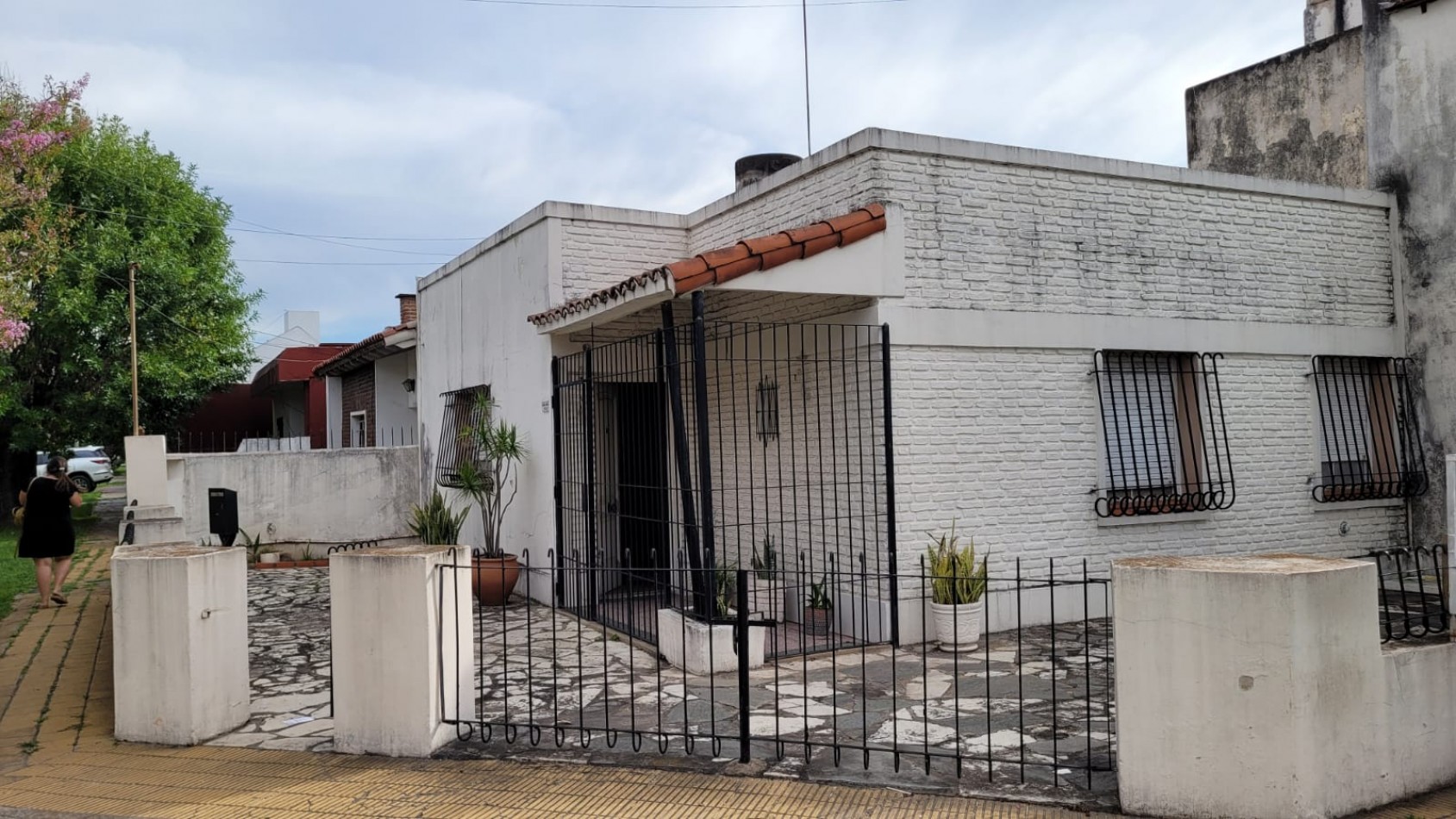 Casa 3 Amb + Depto 2 amb En Ituzaingo Norte