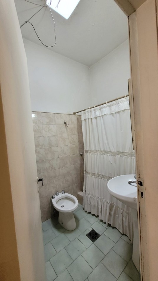 Casa 3 Amb + Depto 2 amb En Ituzaingo Norte