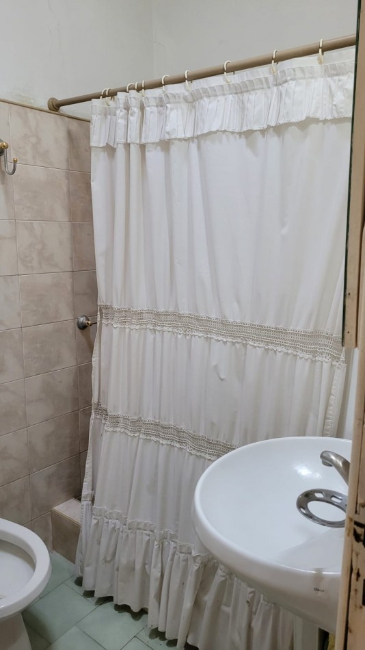 Casa 3 Amb + Depto 2 amb En Ituzaingo Norte