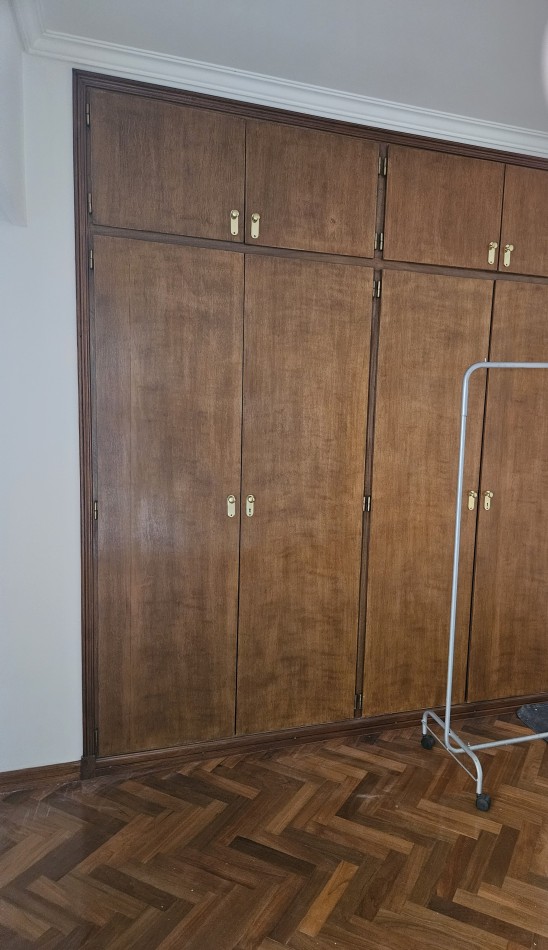 Piso de 5 Ambientes C/Cochera en el Centro de Castelar Norte