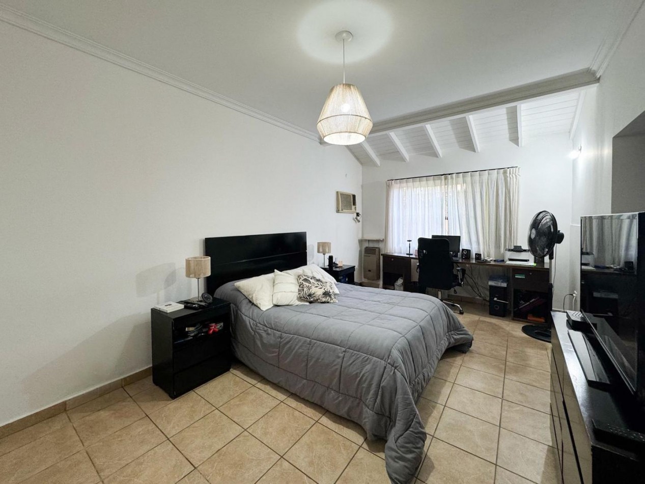 Casa 4 Ambientes C/Fondo y Pileta En Parque San Martin Merlo Apto Credito