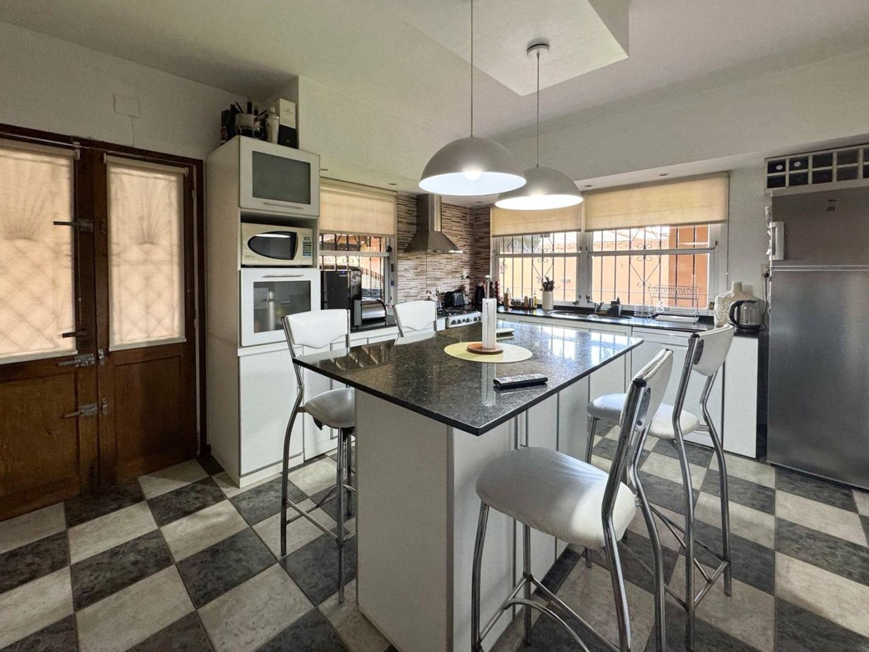 Casa 4 Ambientes C/Fondo y Pileta En Parque San Martin Merlo Apto Credito