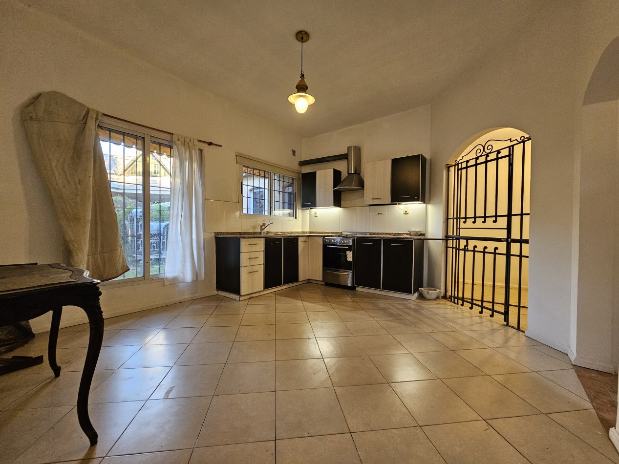 Casa 3 Ambientes C/Cochera En Castelar Norte