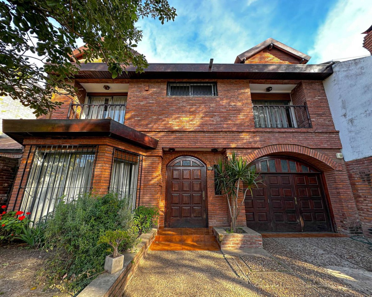 Chalet 4 Amb en Zona Residencial Castelar Norte Apto Credito