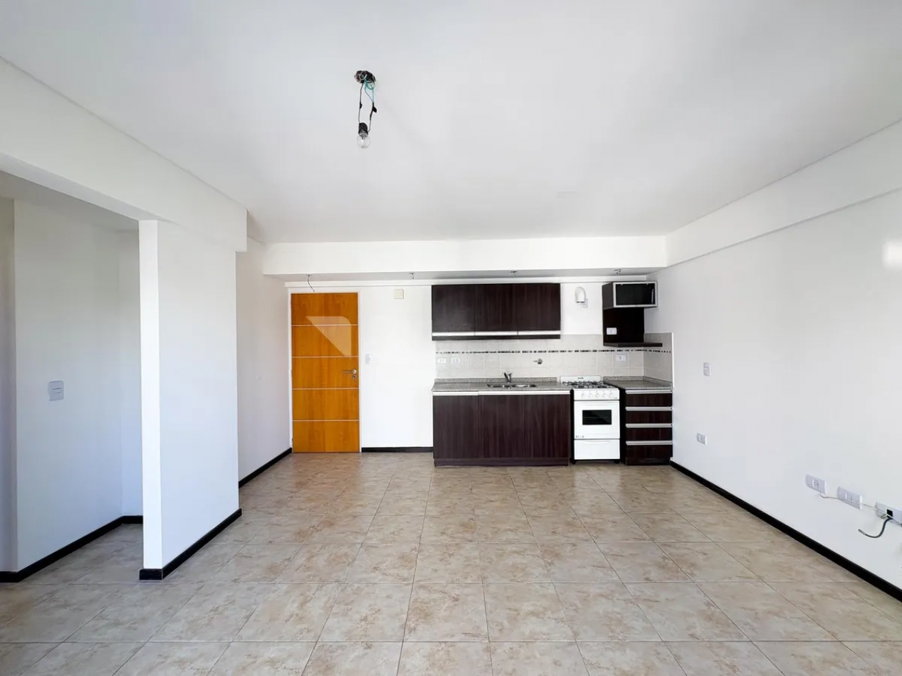 Depto 2 Ambientes Luminoso C/Balcon En Moron 