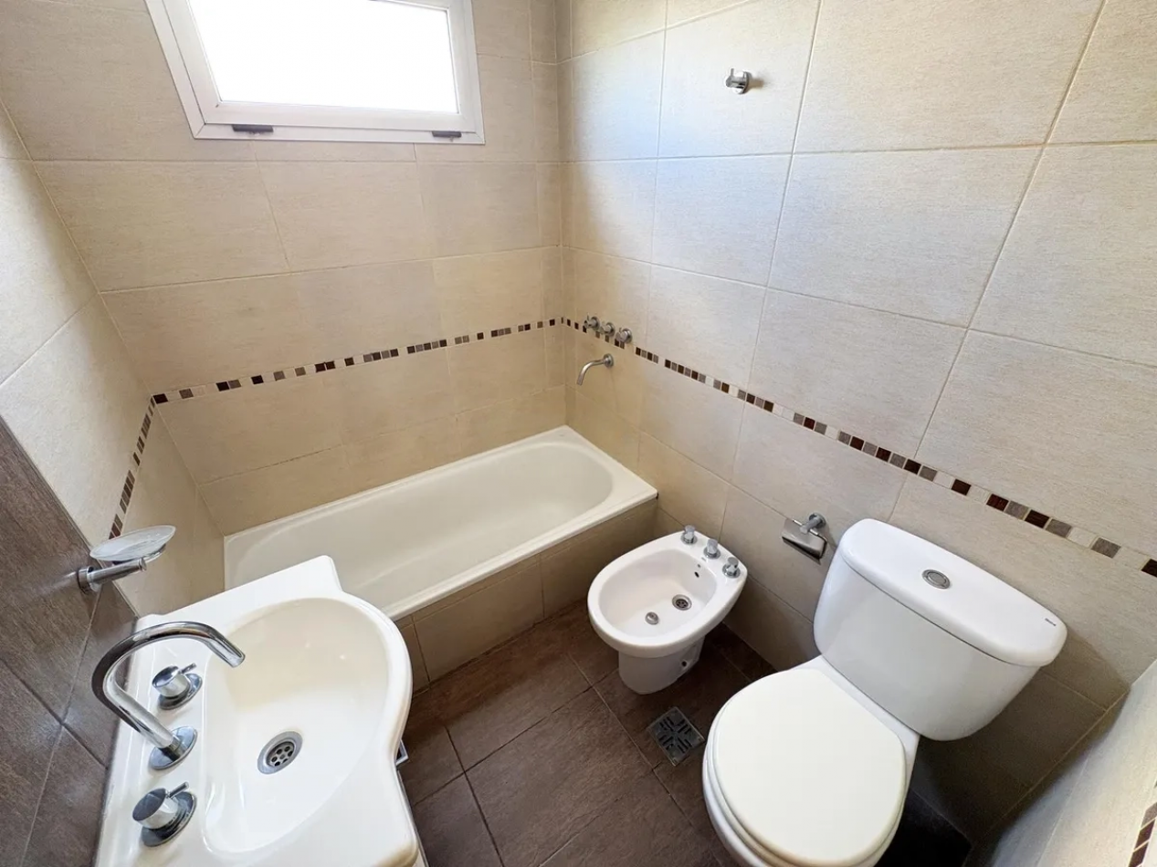 Depto 2 Ambientes Luminoso C/Balcon En Moron 