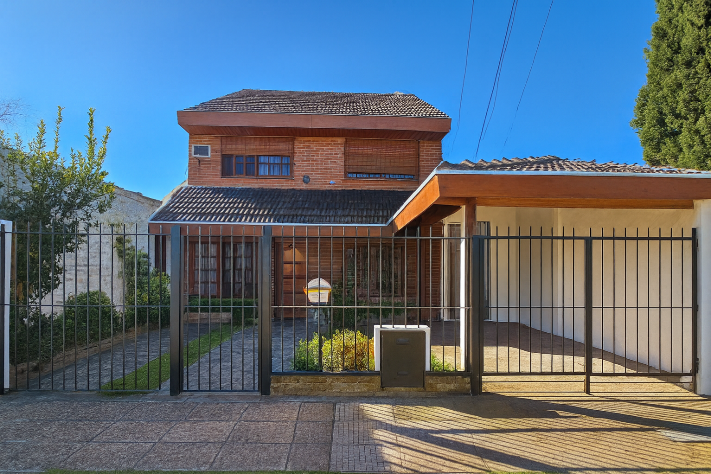 Chalet 4 Amb C/Parque y Piscina En Ituzaingo Norte Apto Credito