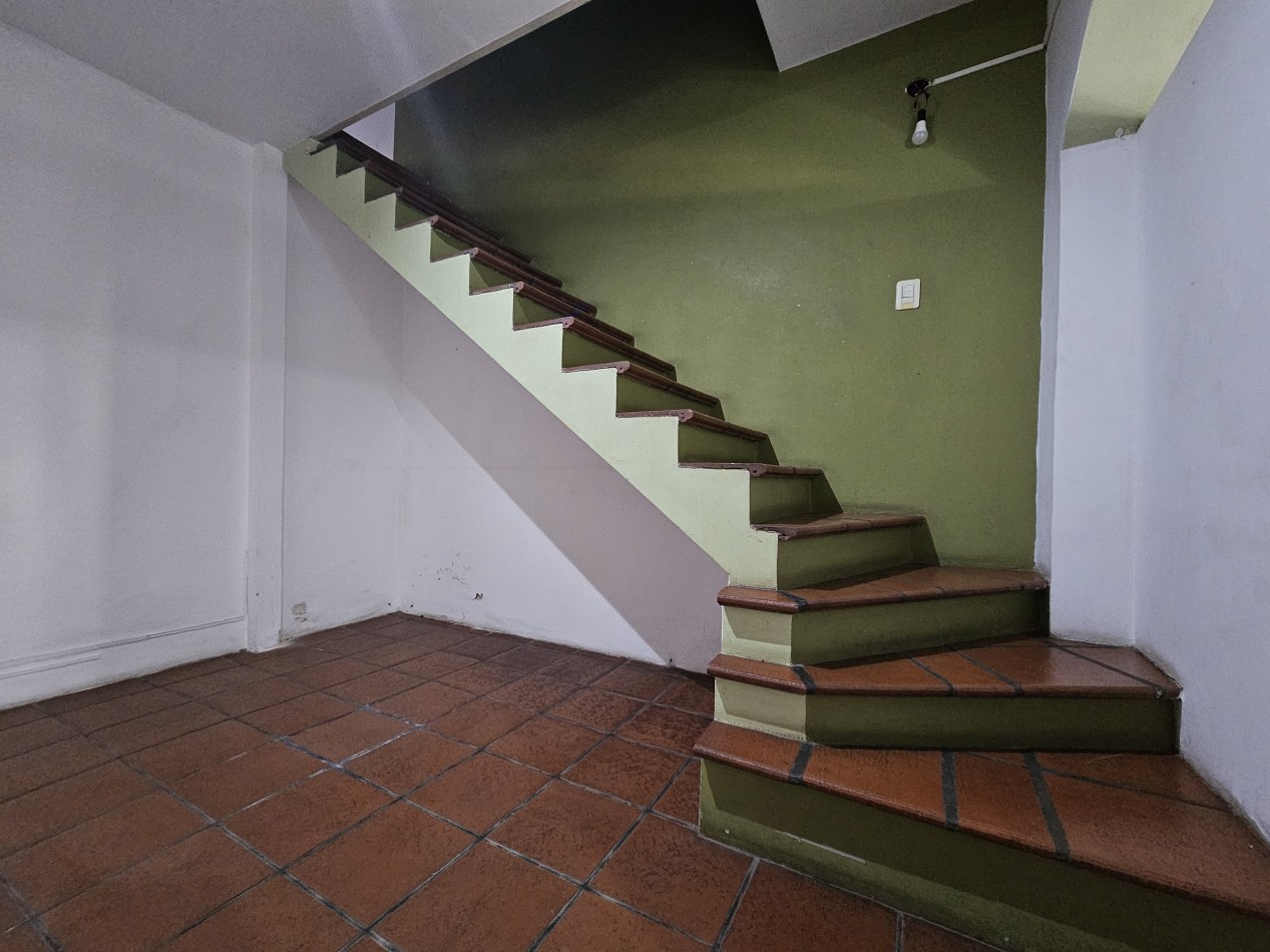 Alquiler Casa 6 Ambientes C/Fondo y Cochera En Castelar Norte