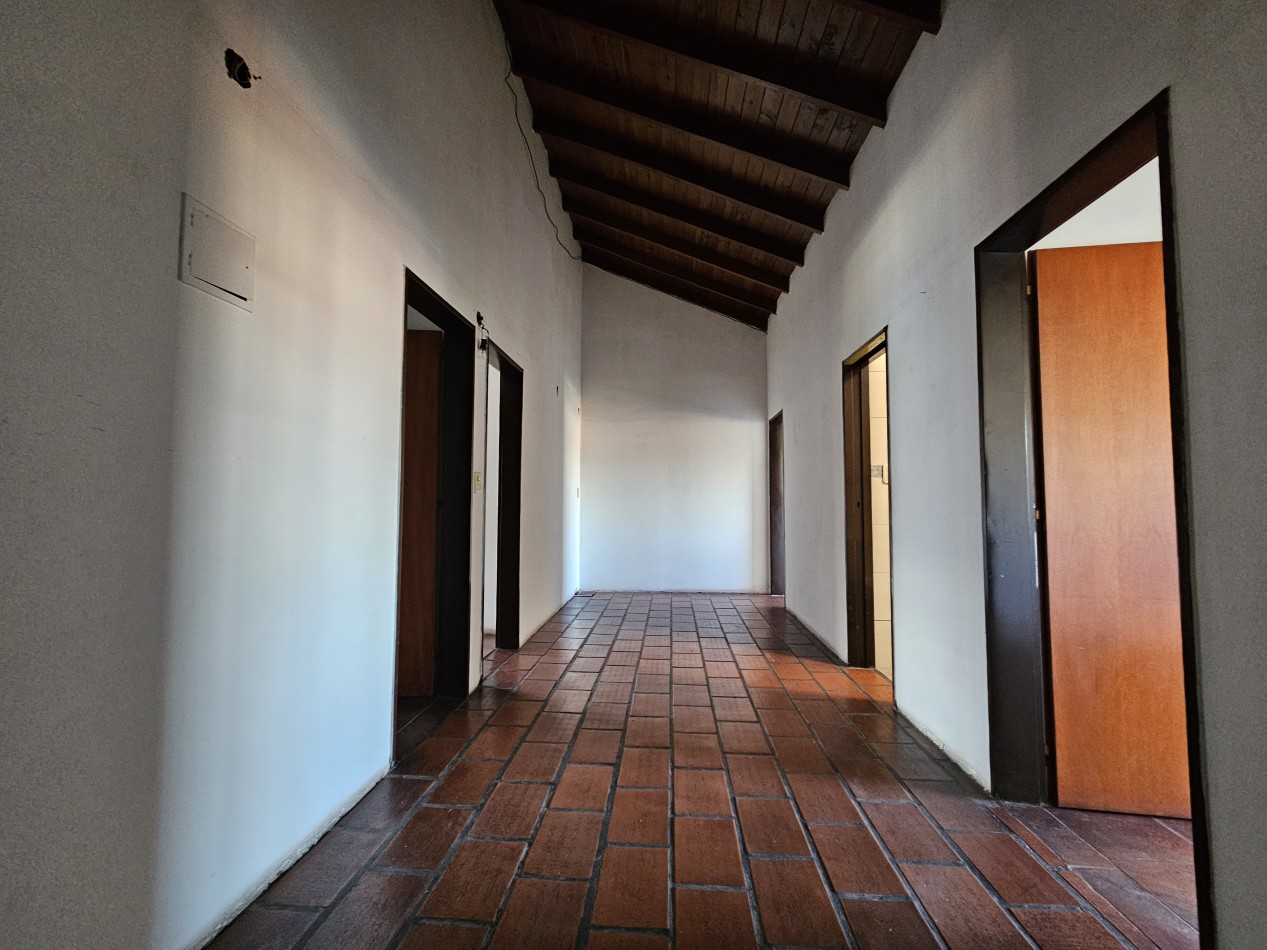 Alquiler Casa 6 Ambientes C/Fondo y Cochera En Castelar Norte