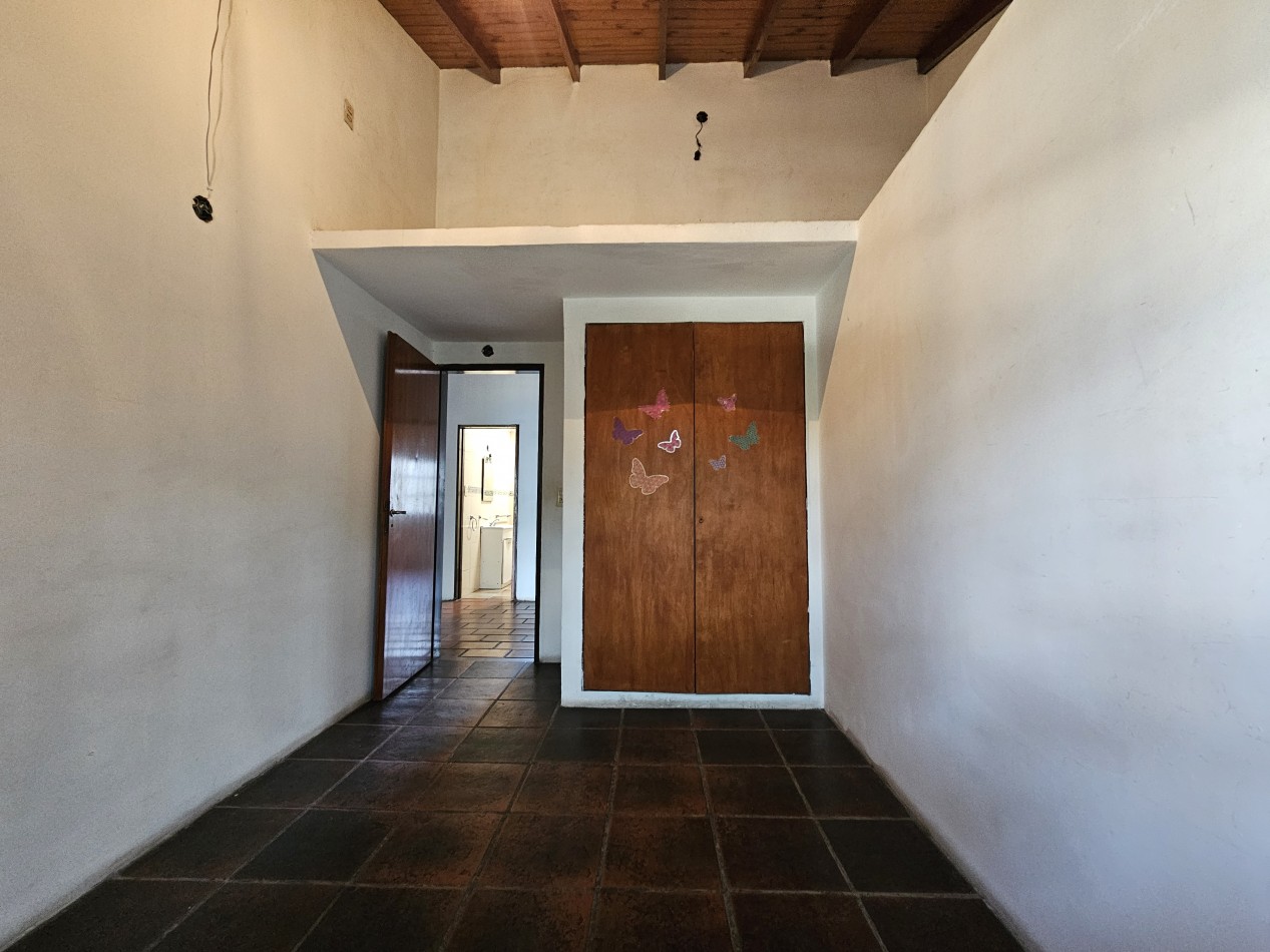 Alquiler Casa 6 Ambientes C/Fondo y Cochera En Castelar Norte