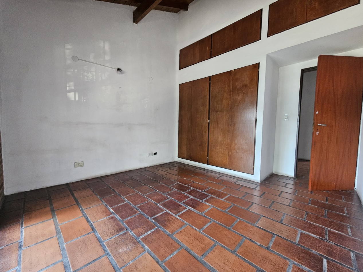 Alquiler Casa 6 Ambientes C/Fondo y Cochera En Castelar Norte