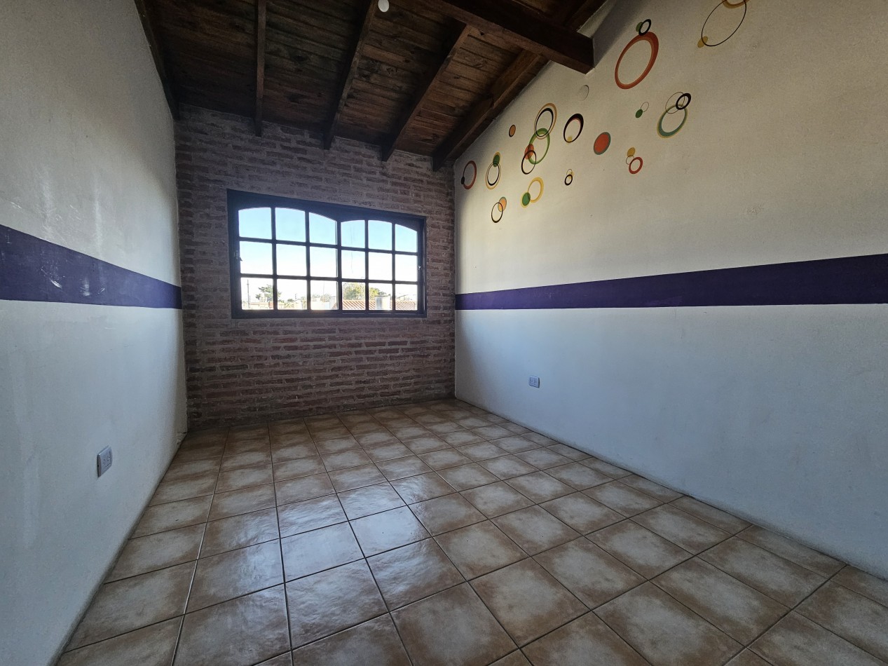 Alquiler Casa 6 Ambientes C/Fondo y Cochera En Castelar Norte