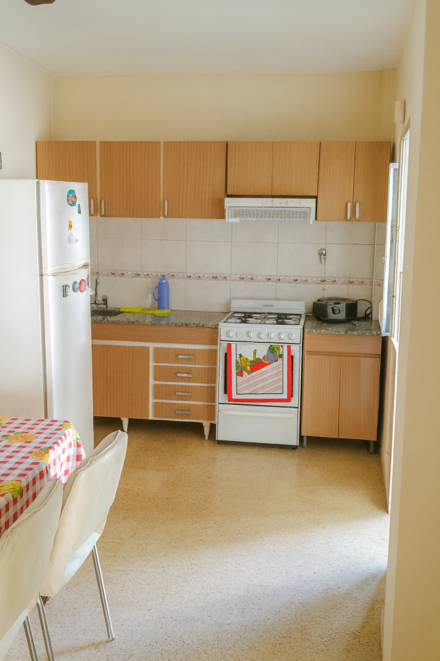 Casa 4 Ambientes C/Cochera y Fondo En Moron Sur Apto Credito