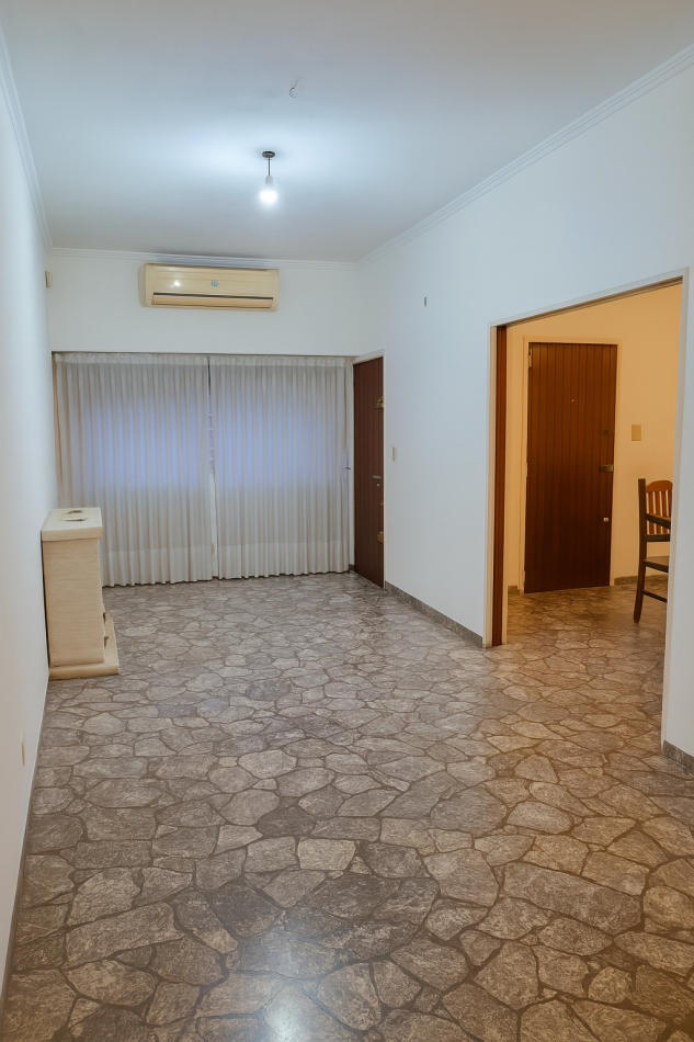 Casa 4 Ambientes C/Cochera y Fondo En Castelar Norte