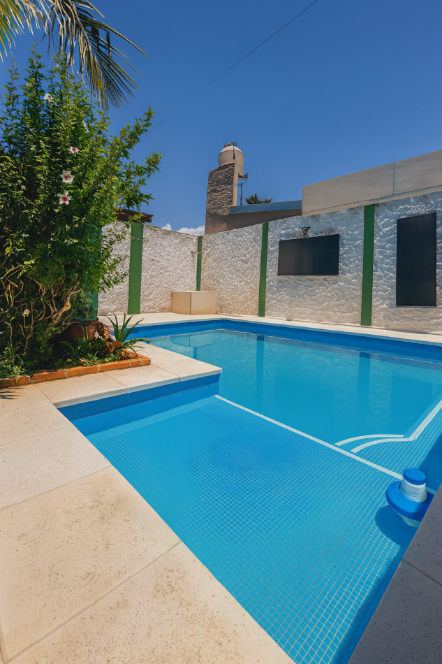 Chalet 4 Ambientes C/Piscina En Ituzaingo Norte Apto Credito