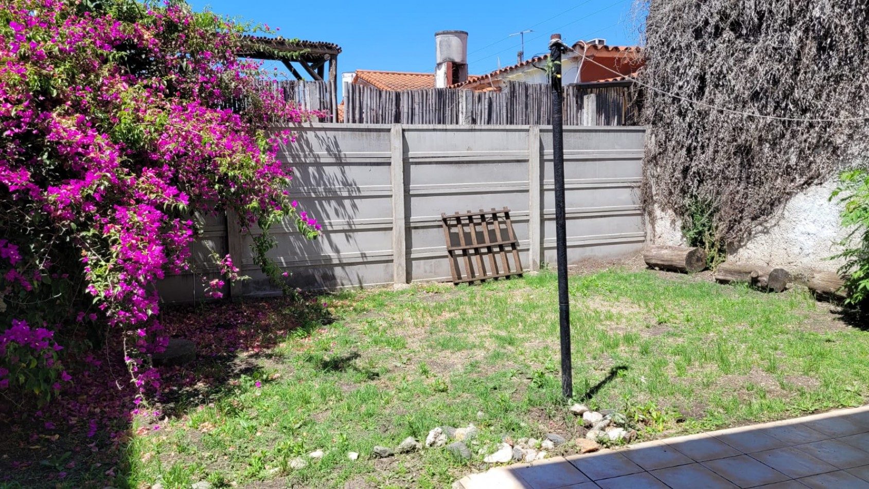 Alquiler Casa 6 Ambientes C/Fondo y Cochera En Castelar Norte