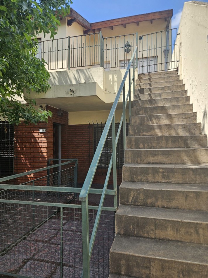 Casa Con Departamento En Venta Castelar Norte 