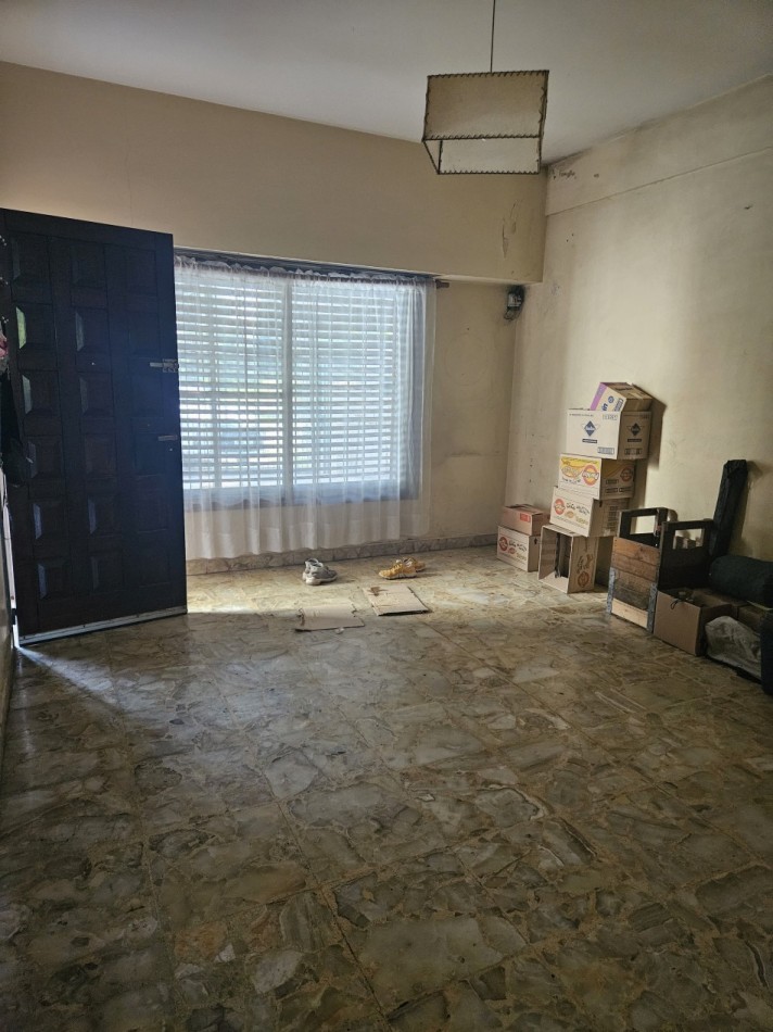 Casa Con Departamento En Venta Castelar Norte 