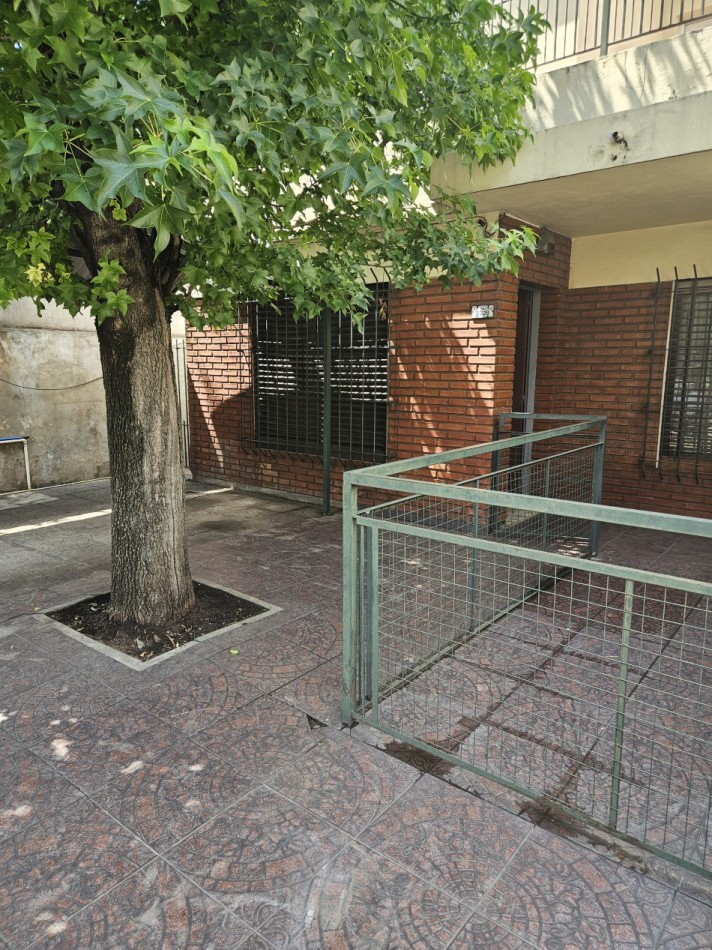 Casa Con Departamento En Venta Castelar Norte 