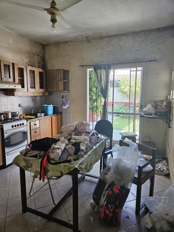 Casa Con Departamento En Venta Castelar Norte 