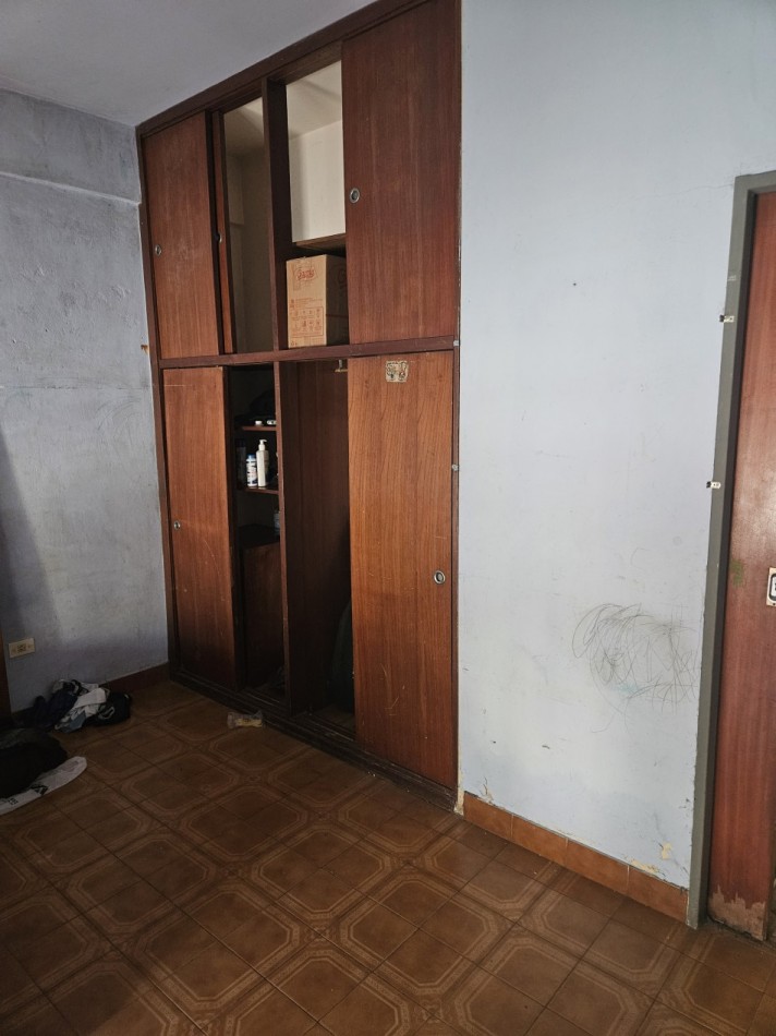 Casa Con Departamento En Venta Castelar Norte 