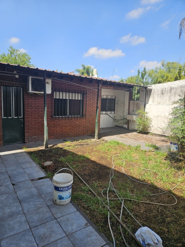 Casa Con Departamento En Venta Castelar Norte 