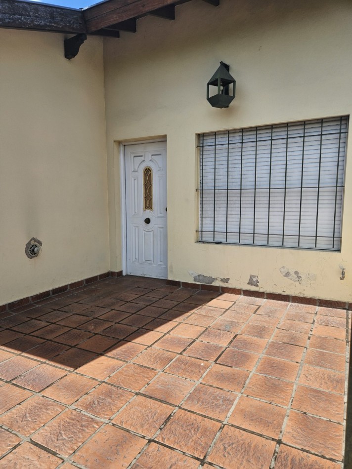 Casa Con Departamento En Venta Castelar Norte 