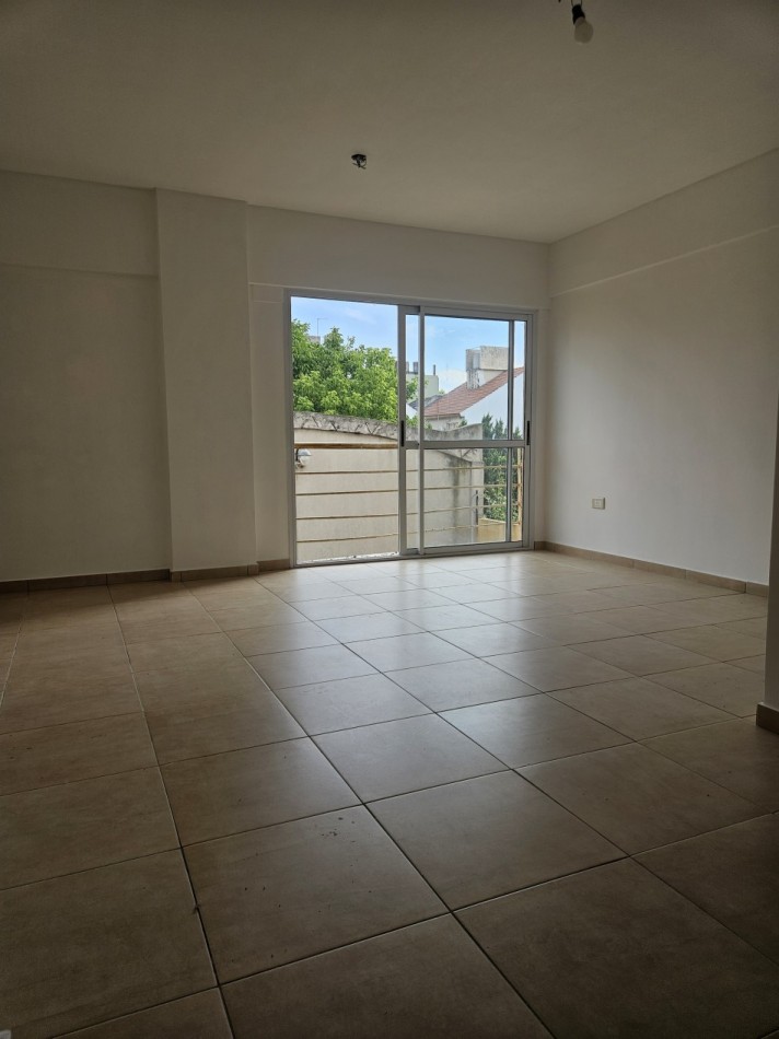 Amplio Monoambiente Divisible Ideal Inversor en Moron Centro