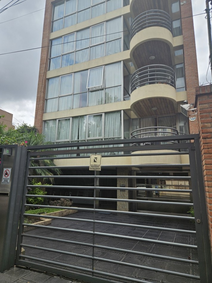 Piso de 5 Ambientes C/Cochera en el Centro de Castelar Norte