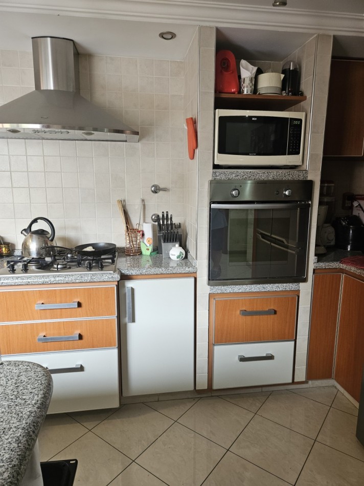 Piso de 5 Ambientes C/Cochera en el Centro de Castelar Norte