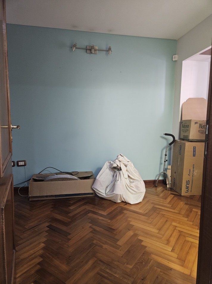 Piso de 5 Ambientes C/Cochera en el Centro de Castelar Norte