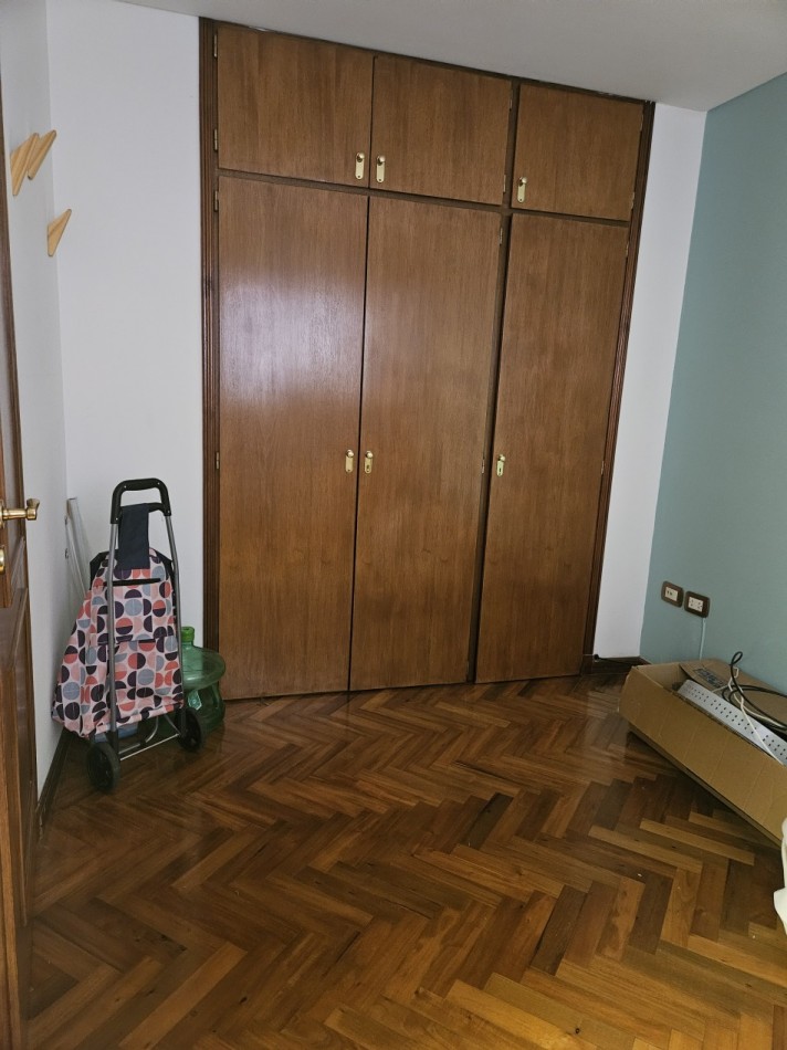 Piso de 5 Ambientes C/Cochera en el Centro de Castelar Norte