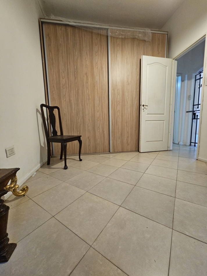 Casa 3 Ambientes C/Cochera En Castelar Norte