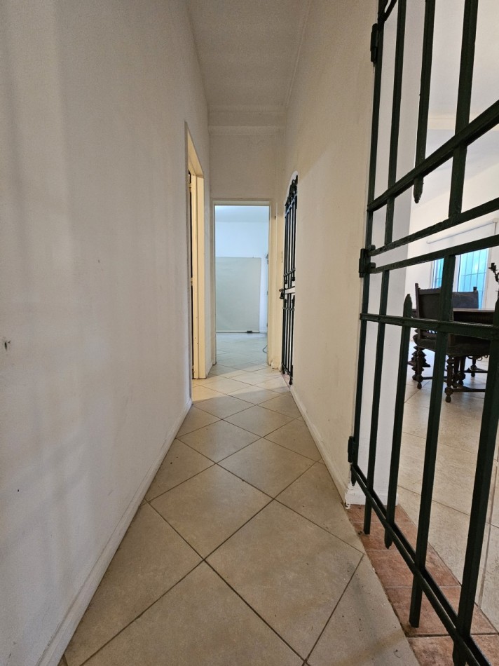 Casa 3 Ambientes C/Cochera En Castelar Norte