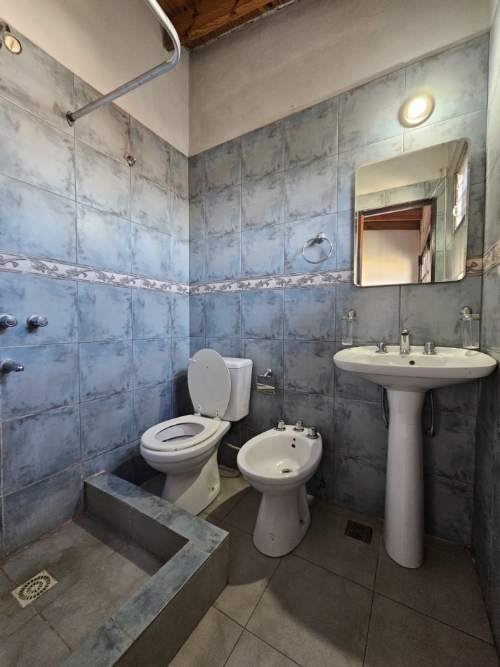 Alquiler Casa 6 Ambientes C/Fondo y Cochera En Castelar Norte