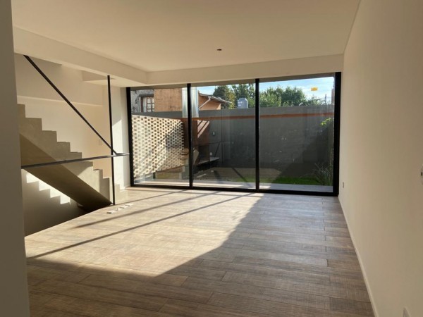 Duplex 4 AMBIENTES En Complejo Cerrado En Venta Castelar Sur