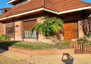 Venta de Chalet 5 AMBIENTES Con Cochera en Castelar Sur