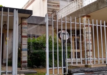 Venta de Casa 6 AMBIENTES en Castelar Norte