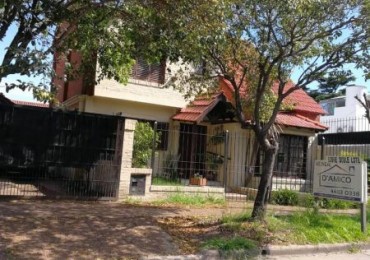 Venta De Chalet 4 Ambientes en Zona Residencial, Castelar Norte