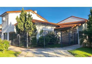 Venta De Chalet 5 Ambientes En Parque Ayerza Castelar Norte