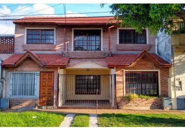 Alquiler Casa 6 Ambientes C/Fondo y Cochera En Castelar Norte